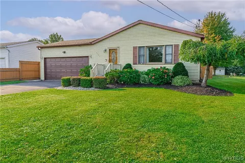 5225 Mayle Ct, Niagara, NY 14305