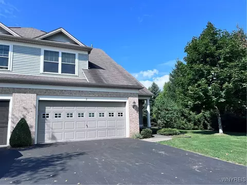 2 Hanover St, Lancaster, NY 14086