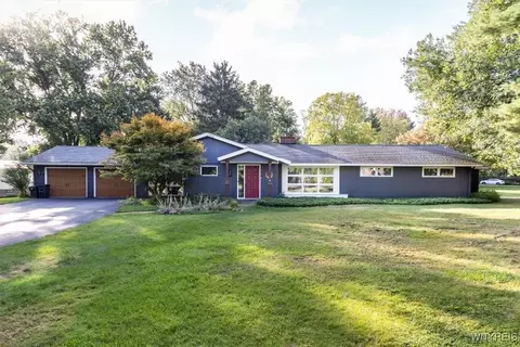 222 Greenwood Dr, Aurora, NY 14052