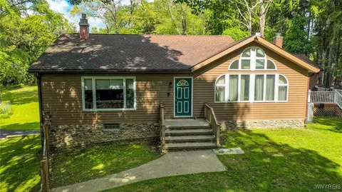 37 Willis Ave, Aurora, NY 14139