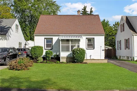 642 Emerson Dr, Amherst, NY 14226