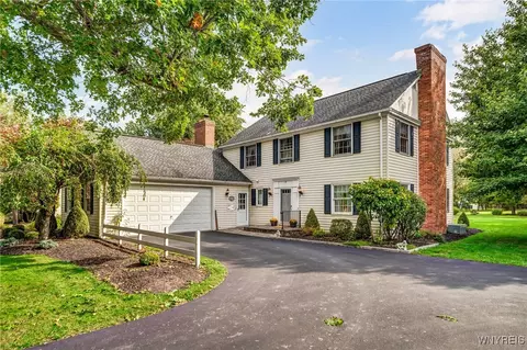 5197 Willowbrook Dr, Clarence, NY 14031