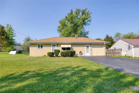 6678 Putnam Dr, Evans, NY 14047