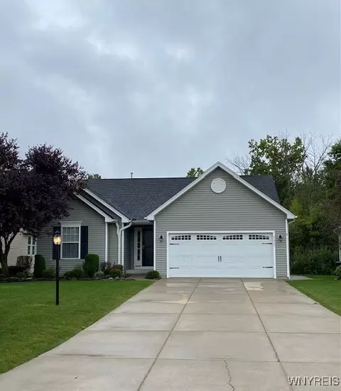 7042 Lakeside Dr, Wheatfield, NY 14304