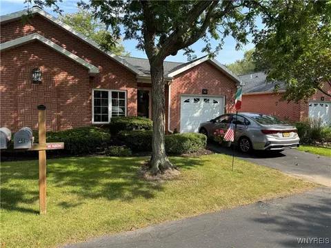 30 Woodpointe Run, Amherst, NY 14221