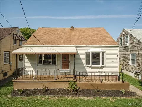 2466 Independence Ave, Niagara Falls, NY 14301