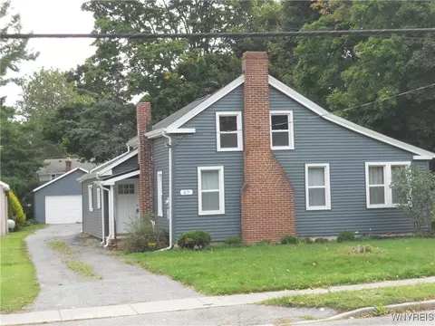 67 Clay St, Le Roy, NY 14482