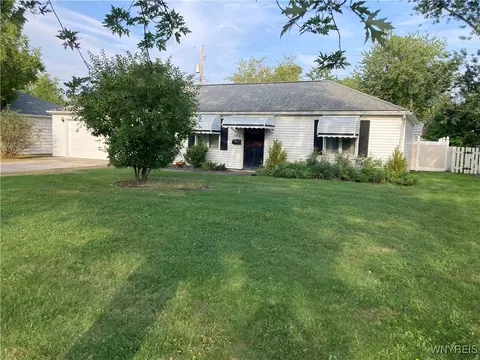447 Campus Dr, Amherst, NY 14226