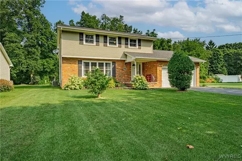 377 Brentwood Dr, Porter, NY 14174