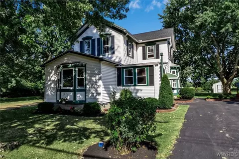 6773 Townline Rd, Pendleton, NY 14120
