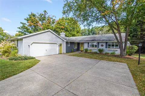 8747 Woodside Dr, Eden, NY 14057