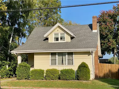 4115 Deveaux St, Niagara Falls, NY 14305