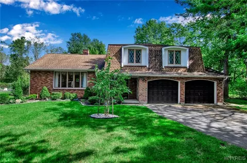 5035 Brookfield Ln, Clarence, NY 14031