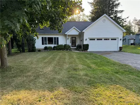 5991 Mckinley Pkwy, Hamburg, NY 14075