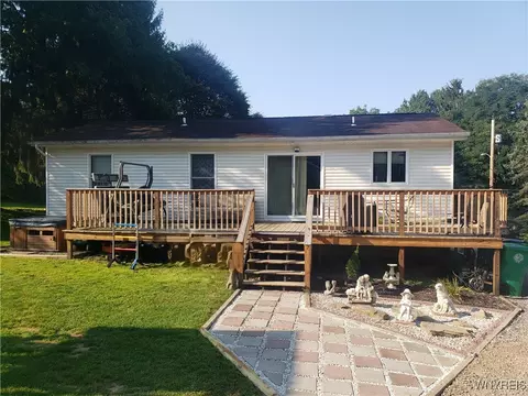 38 White St, Springville, NY 14141