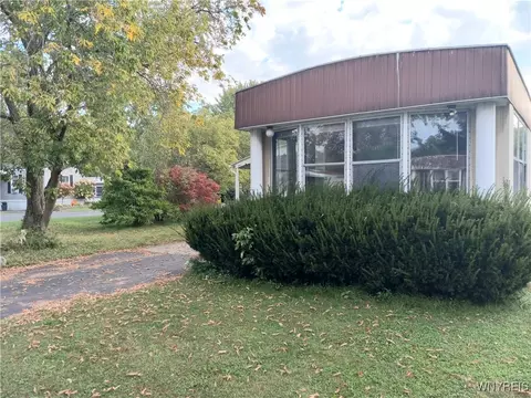 1076 Wish Circle Cir, East Aurora, NY 14052