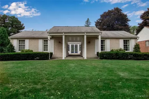 40 Lakewood Pkwy, Amherst, NY 14226
