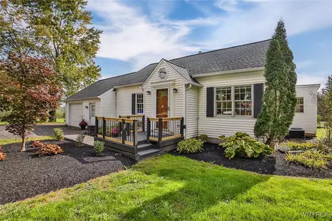 5458 Tonawanda Creek Rd, Pendleton, NY 14120