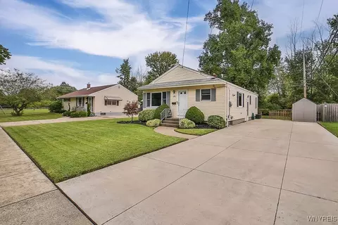 1093 101st St, Niagara Falls, NY 14304