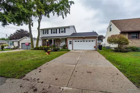 13 Wildwood Dr, Lancaster, NY 14086