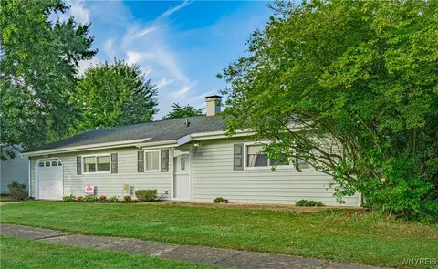 5798 Fairview Dr, Cambria, NY 14132