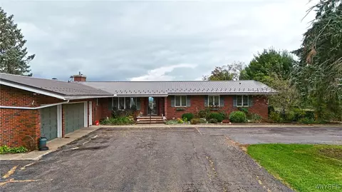 8750 Concord Dr, Pomfret, NY 14063