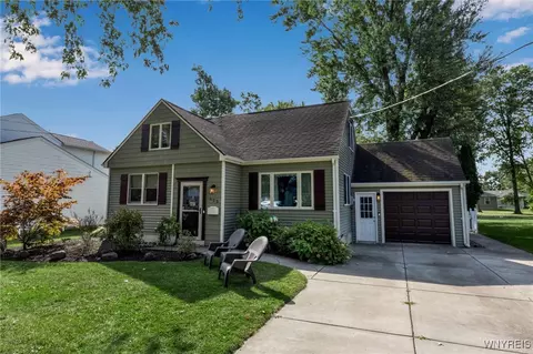 625 Oxbow Ln, Lewiston, NY 14092
