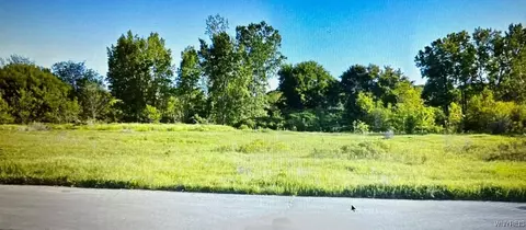 1000 Snyder Dr, Lockport Town, NY 14094
