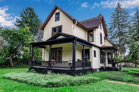 54 Whaley Ave, Aurora, NY 14052