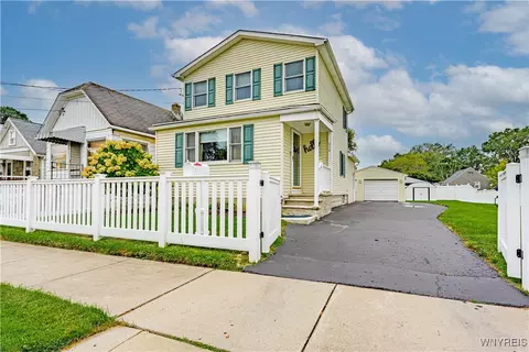 650 72nd St, Niagara Falls, NY 14304