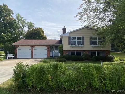 2627 Hakanaw Ave, Hamburg, NY 14075
