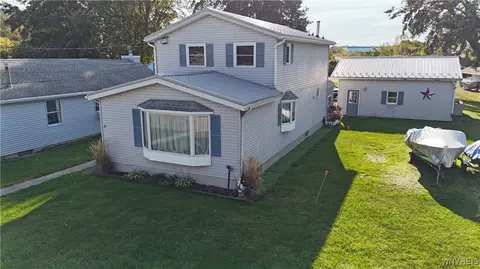 38 N Shore Dr, Hamburg, NY 14075