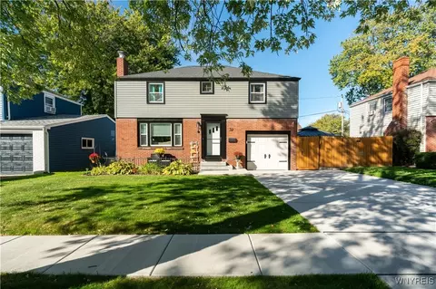 32 Eastvale Ct, Cheektowaga, NY 14225