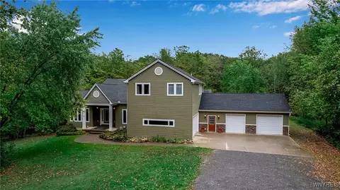 2140 Grover Rd, Aurora, NY 14170