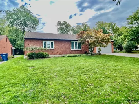 103 Campus Dr E, Amherst, NY 14226