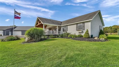 11821 Brown Schoolhouse Rd, Freedom, NY 14065