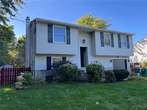 5344 Ernest Rd, Lockport, NY 14094
