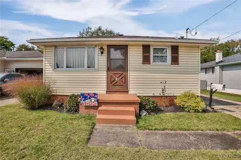 40 Mann St, Cheektowaga, NY 14206