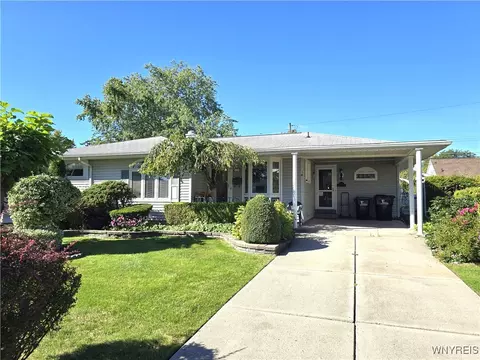 18 Marian Dr, Tonawanda, NY 14150