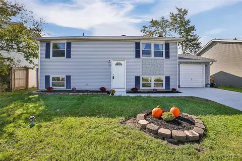 11 Gregory Ct, Depew, NY 14043