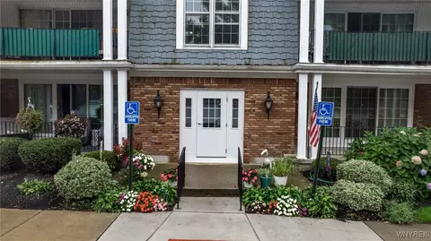 70 Hamlin Sq #3, Amherst, NY 14221