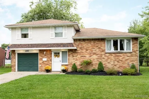 257 Clearfield Dr, Amherst, NY 14221