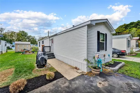 2018 Hemstreet Rd, East Aurora, NY 14052