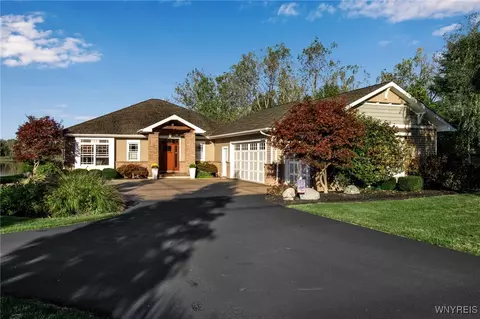 284 Pavement Rd, Lancaster, NY 14086