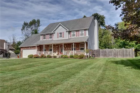 3271 Craig Dr, Wheatfield, NY 14120