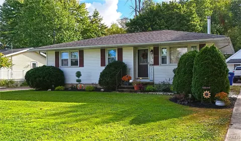 5429 Scranton Rd, Hamburg, NY 14075
