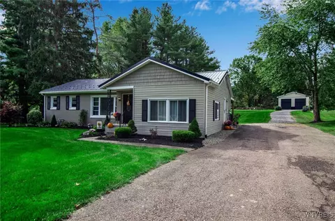 750 Maple Rd, East Aurora, NY 14052