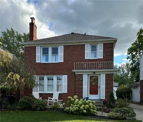 31 University Ct, Amherst, NY 14226