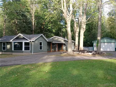 6899 Revere Dr, Evans, NY 14047