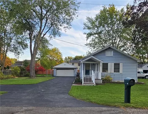 42 Elmtree Rd, Orchard Park, NY 14127
